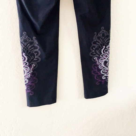 Chico’s a energy Medallion Embroidered Comfort Thick Leggings‎ - Picture 6 of 9